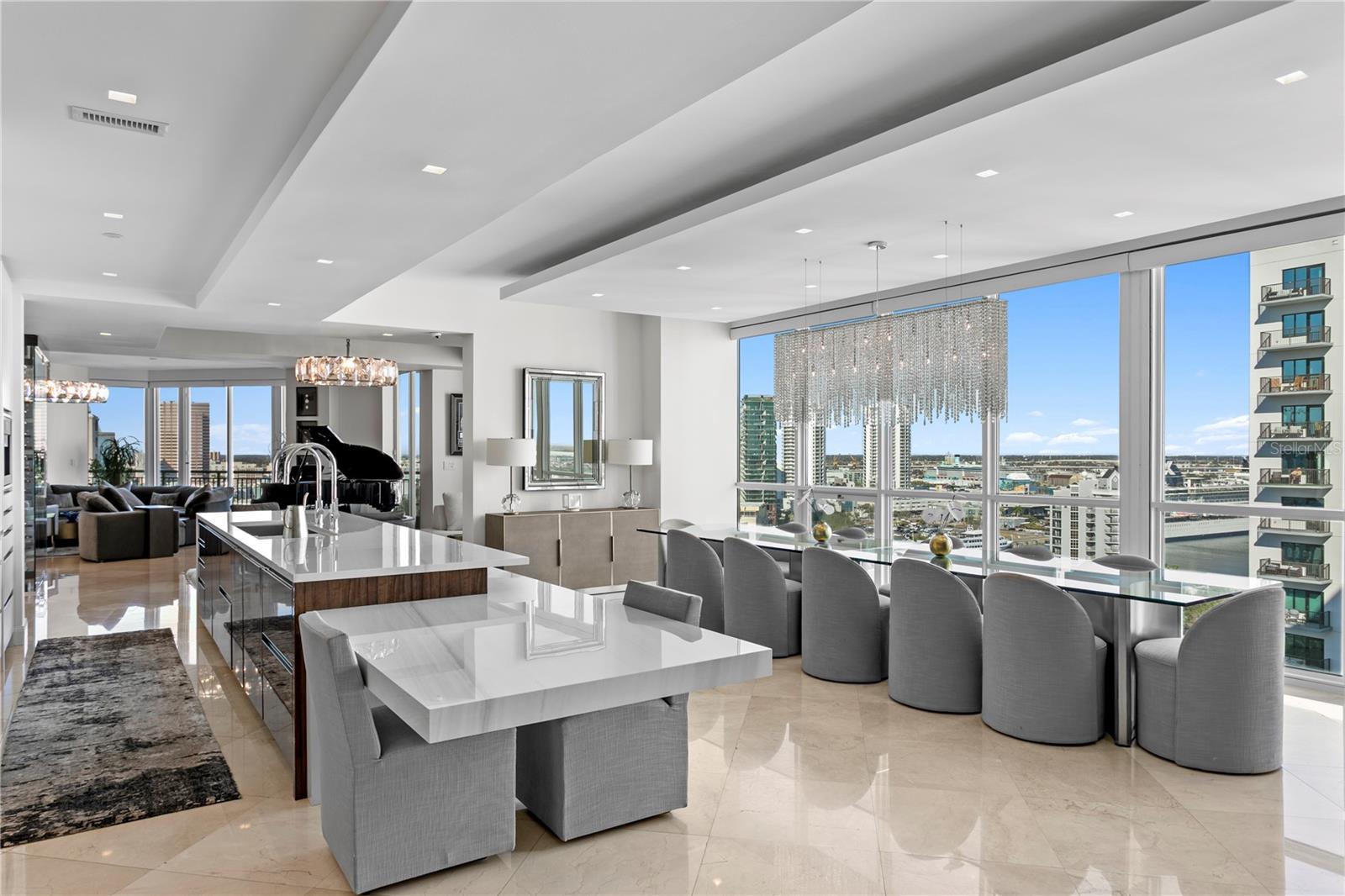 THE PLAZA HARBOUR ISLAND A CON - Residential