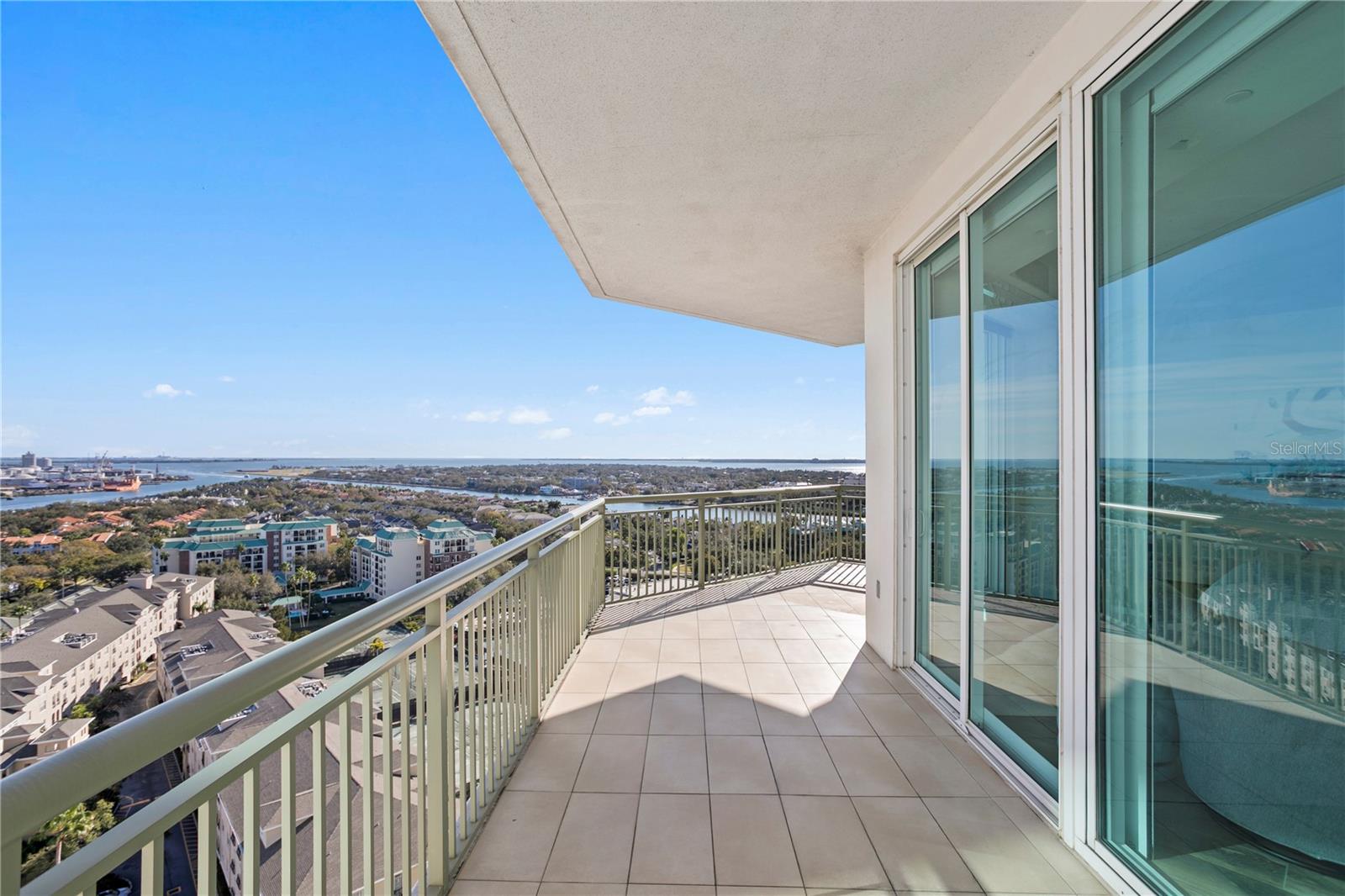 THE PLAZA HARBOUR ISLAND A CON - Residential