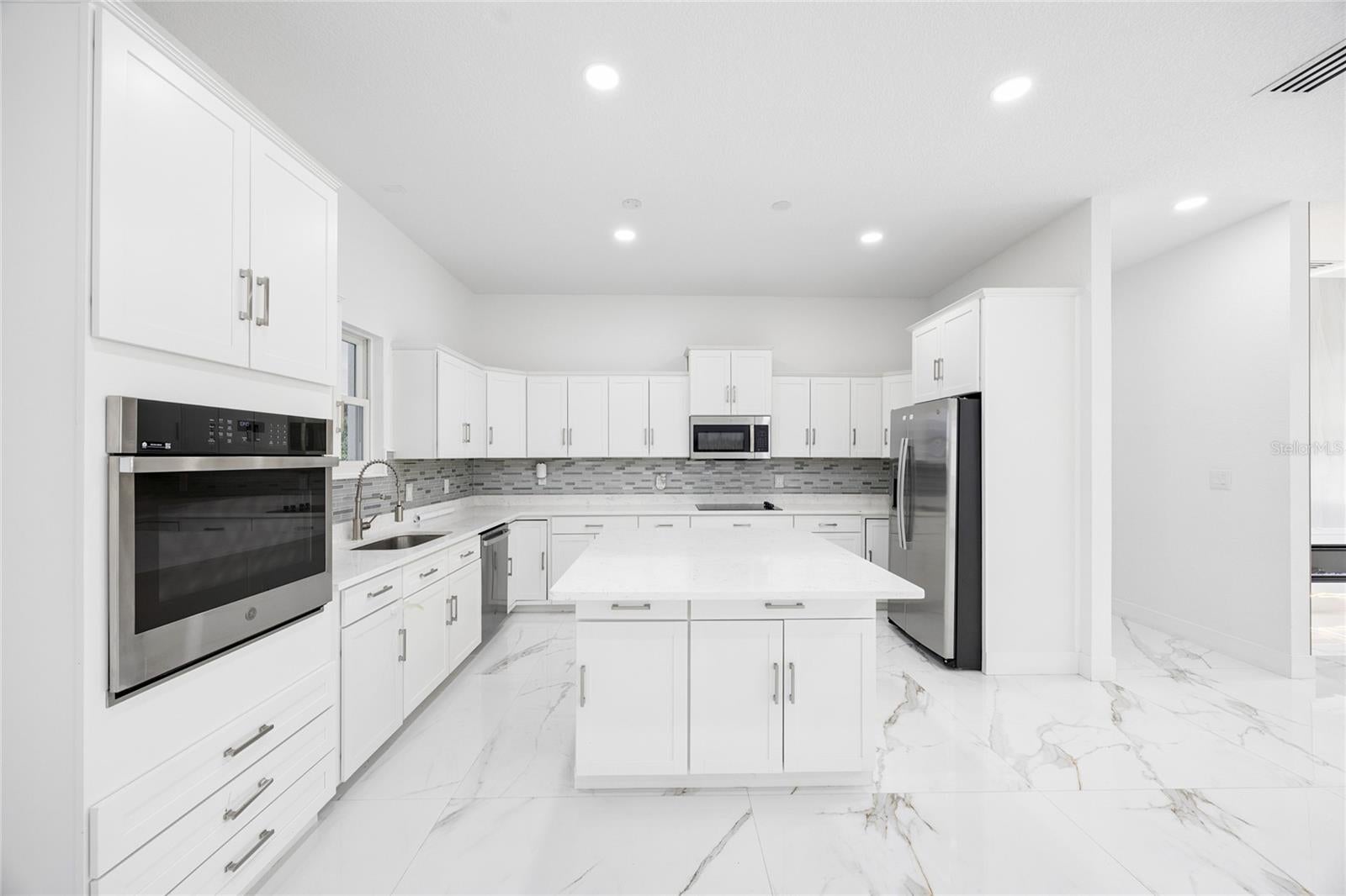 Search 4 3944 WHITE HERON DRIVE