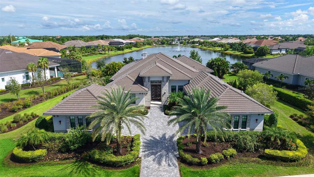Photo of 8339 Lucerne Loop, Bradenton, FL 34202 (MLS # A4701403)