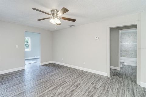 A home in LAKELAND
