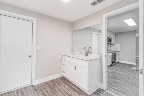 A home in LAKELAND