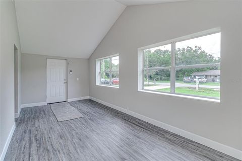 A home in LAKELAND