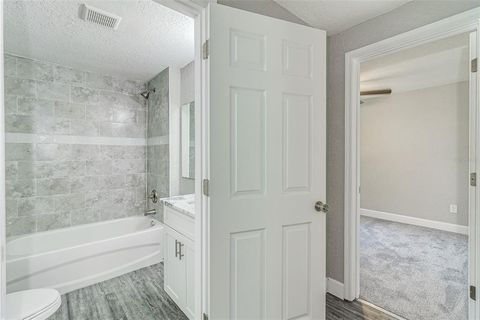 A home in LAKELAND
