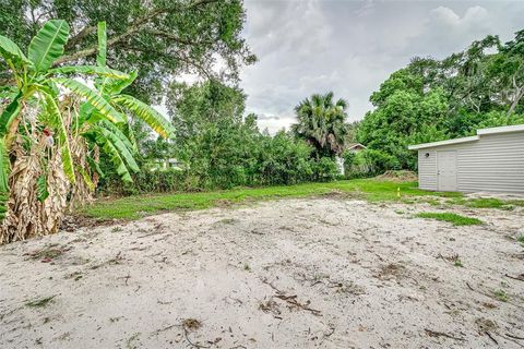A home in LAKELAND