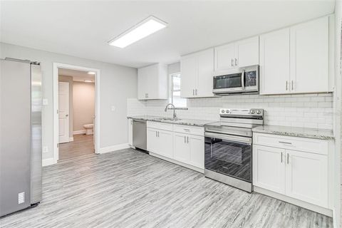 A home in LAKELAND