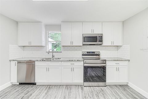 A home in LAKELAND
