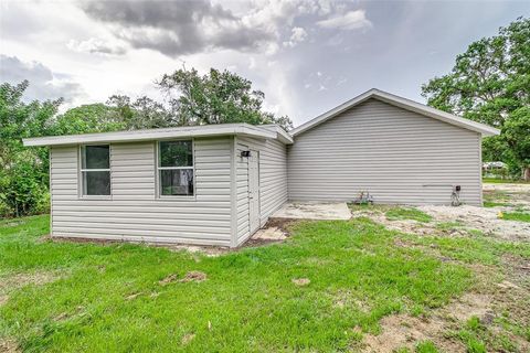 A home in LAKELAND