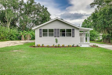 A home in LAKELAND