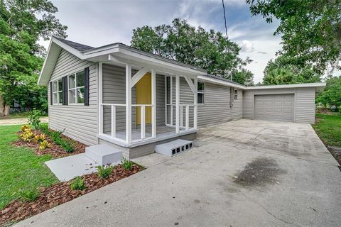 A home in LAKELAND