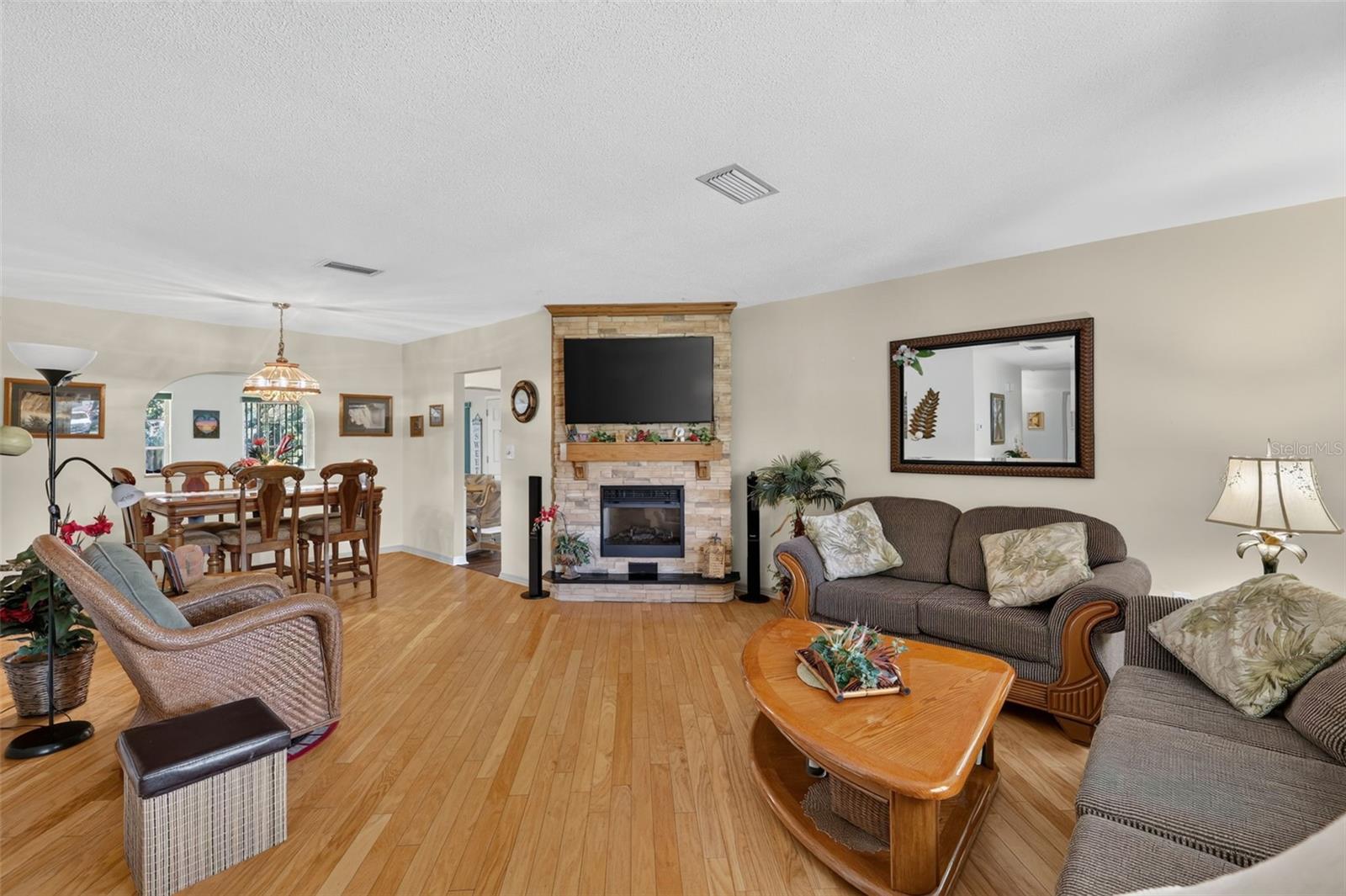 22 E BAY AVENUE