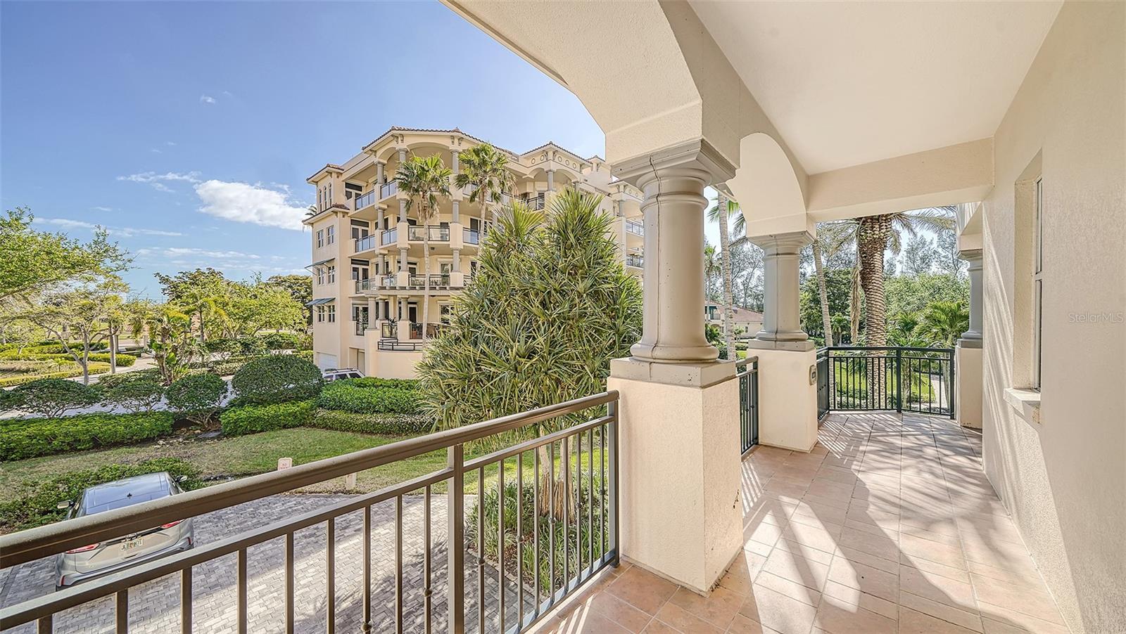 VIZCAYA AT LONGBOAT KEY PH 01 - Residential