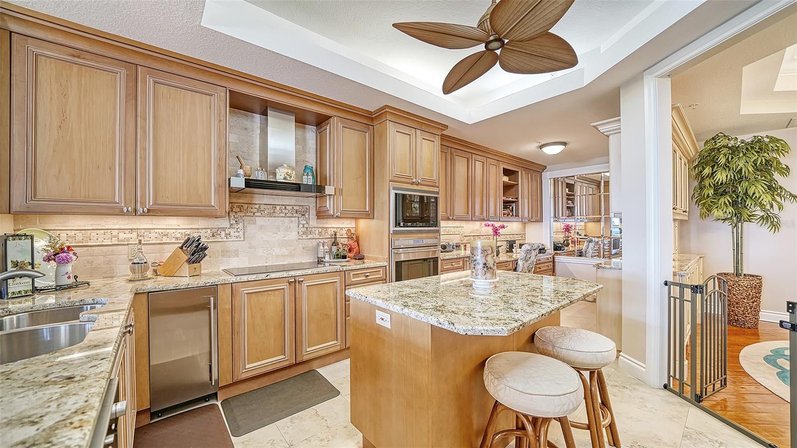 VIZCAYA AT LONGBOAT KEY PH 01 - Residential