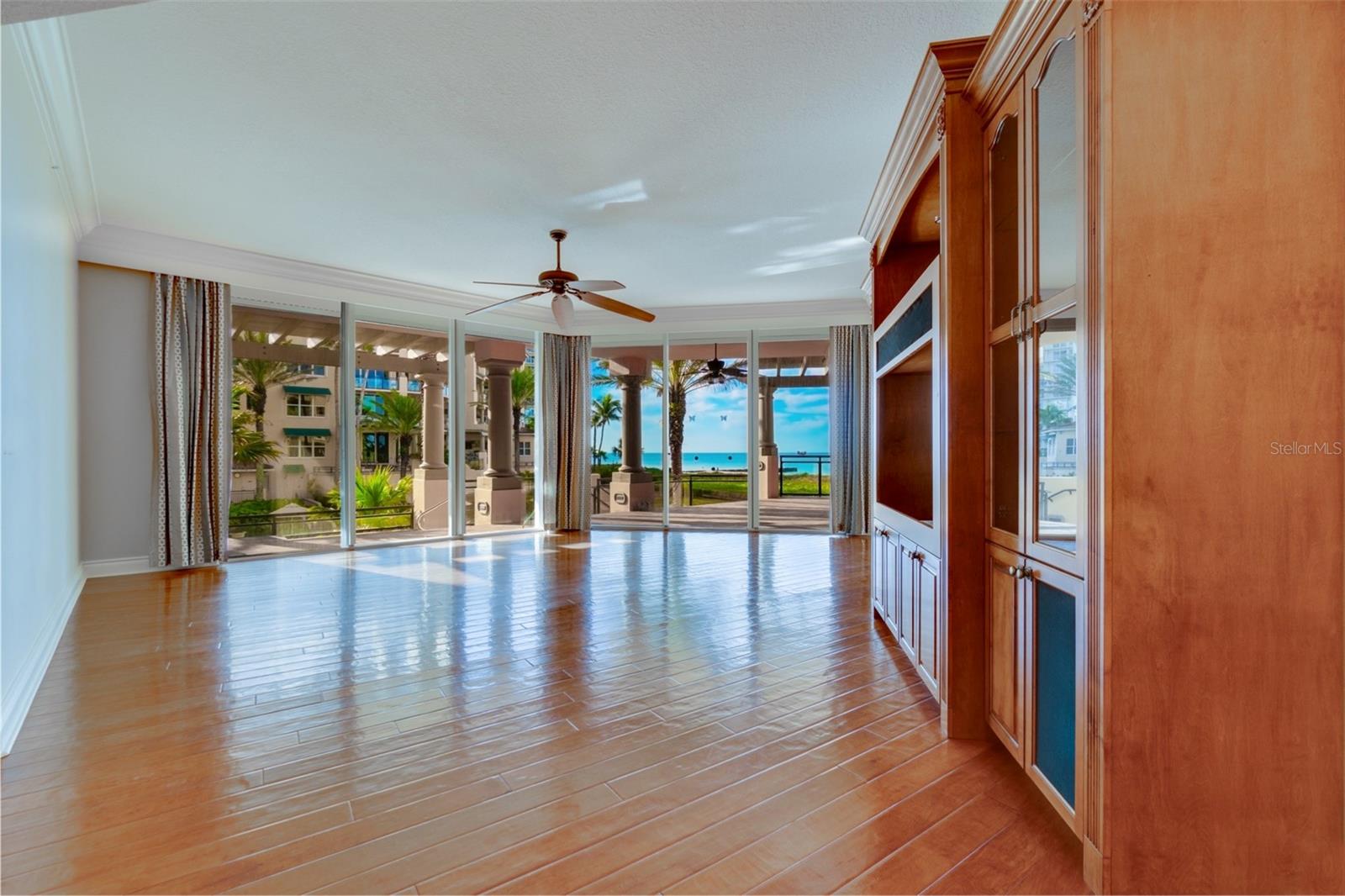VIZCAYA AT LONGBOAT KEY PH 01 - Residential