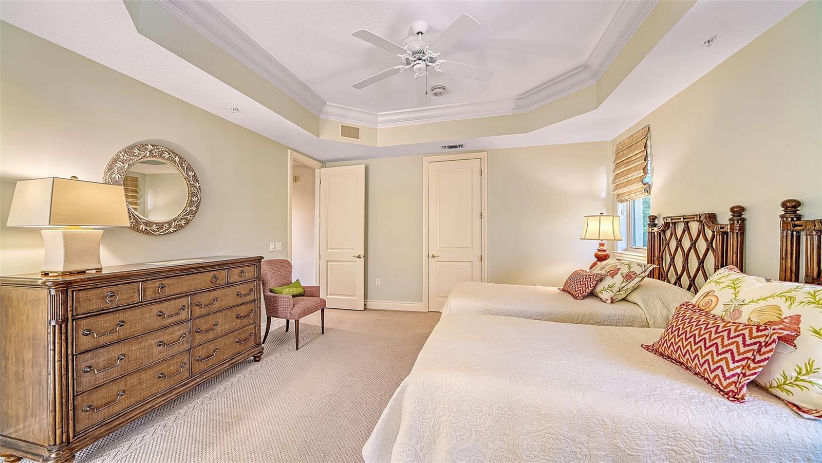 VIZCAYA AT LONGBOAT KEY PH 01 - Residential