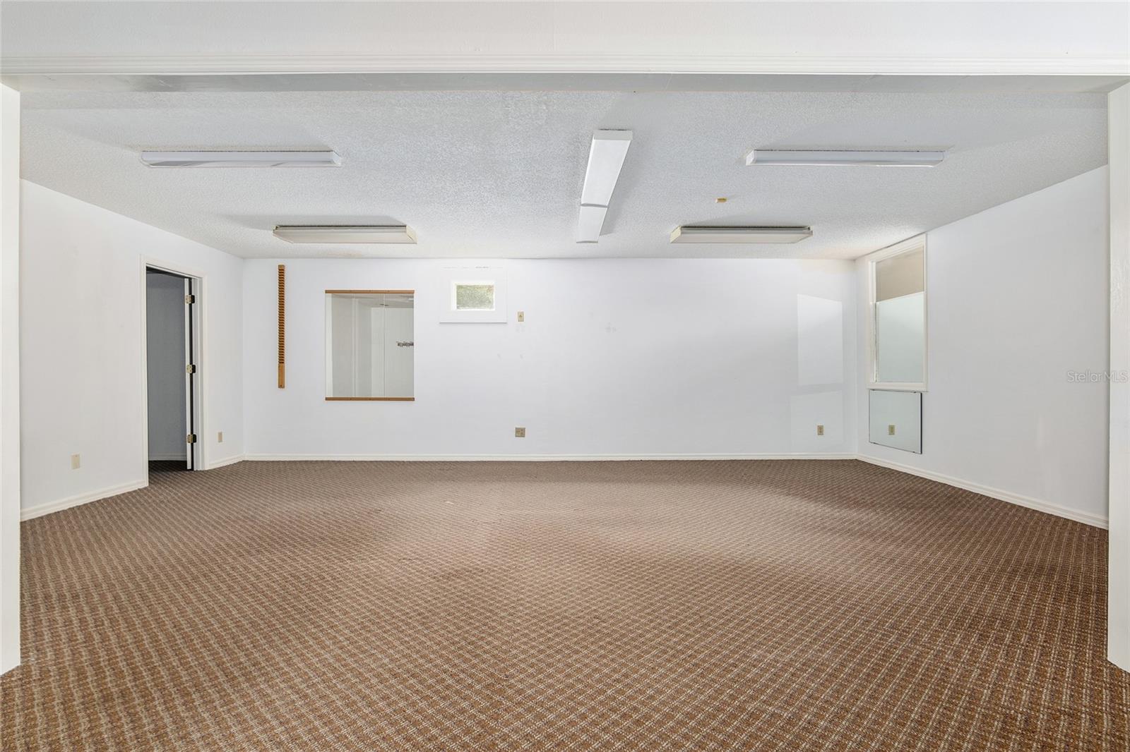 STARTING GATE OFFICE COMPLEX - Commercial Lease