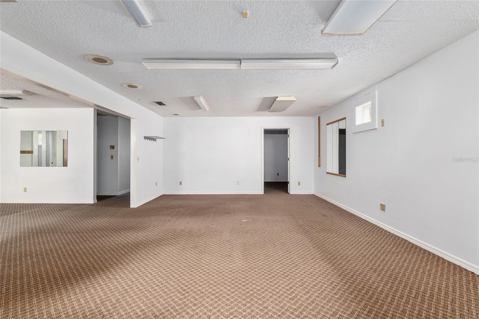 STARTING GATE OFFICE COMPLEX - Commercial Lease