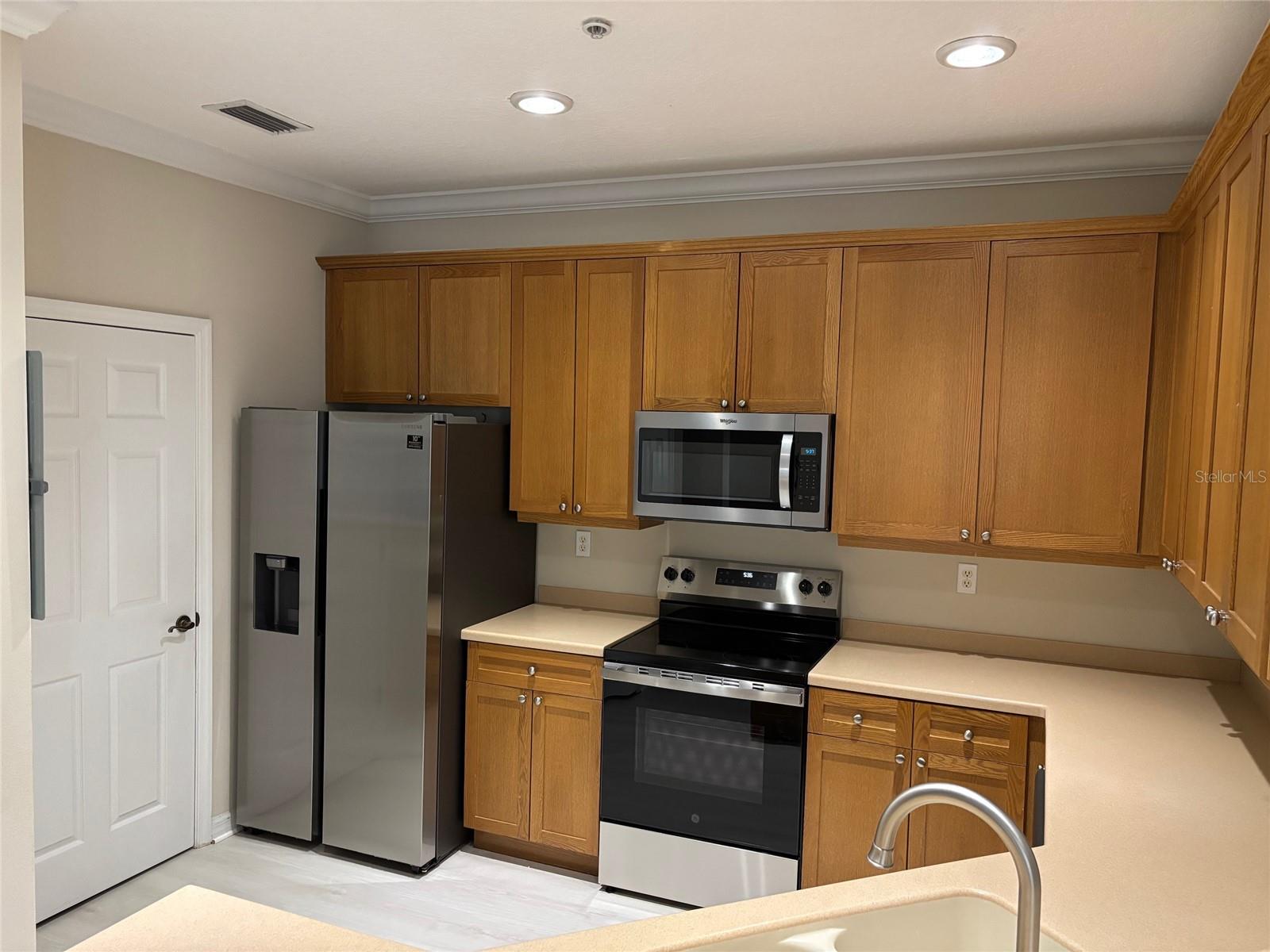 LAKESIDE/LKS/WINDERMERE - Residential Lease