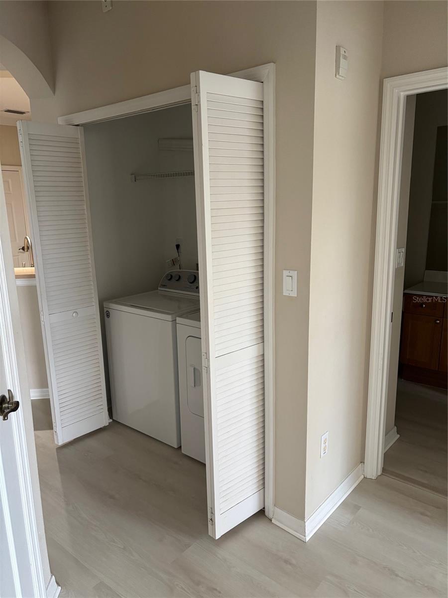 LAKESIDE/LKS/WINDERMERE - Residential Lease