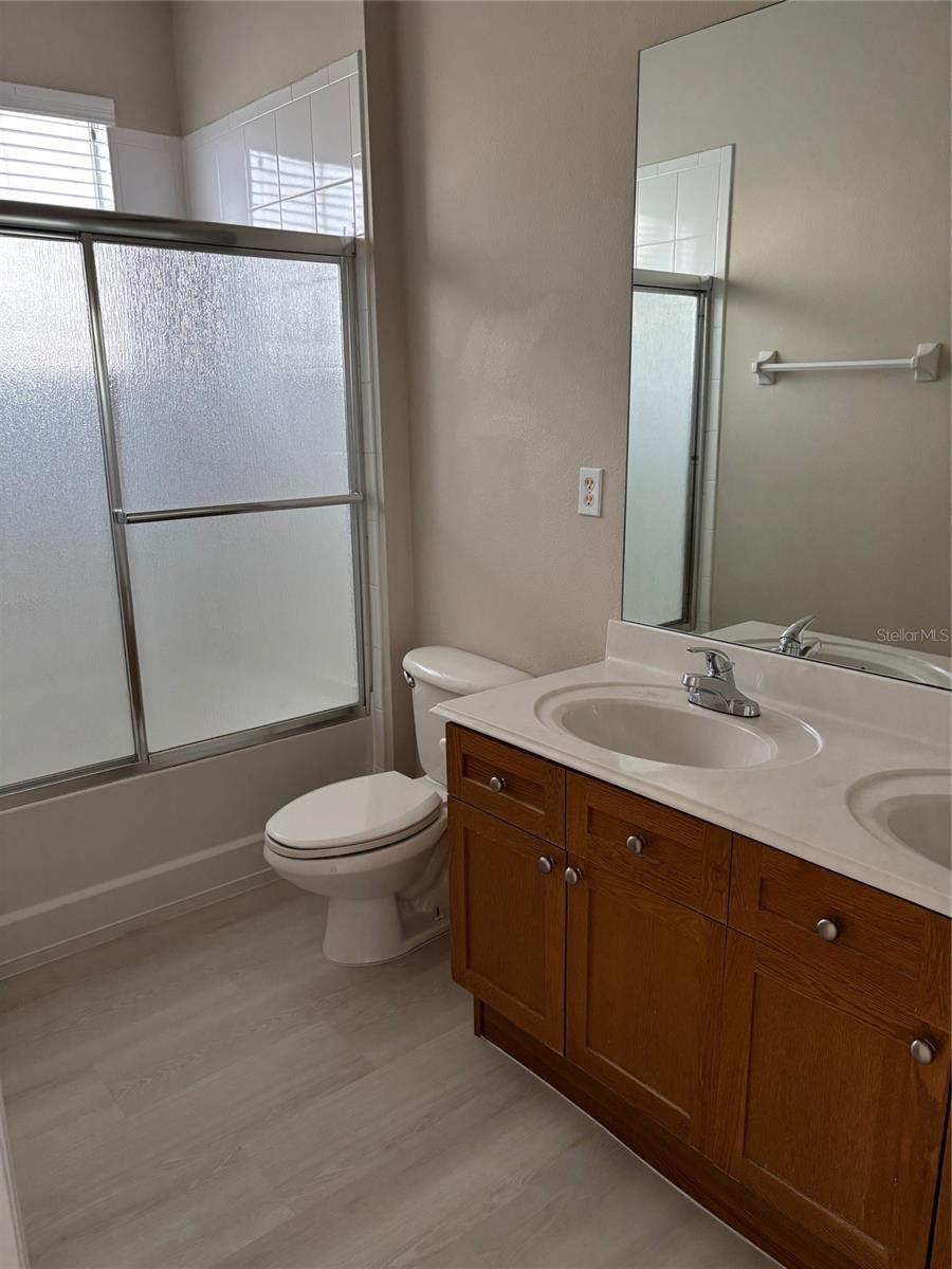 LAKESIDE/LKS/WINDERMERE - Residential Lease