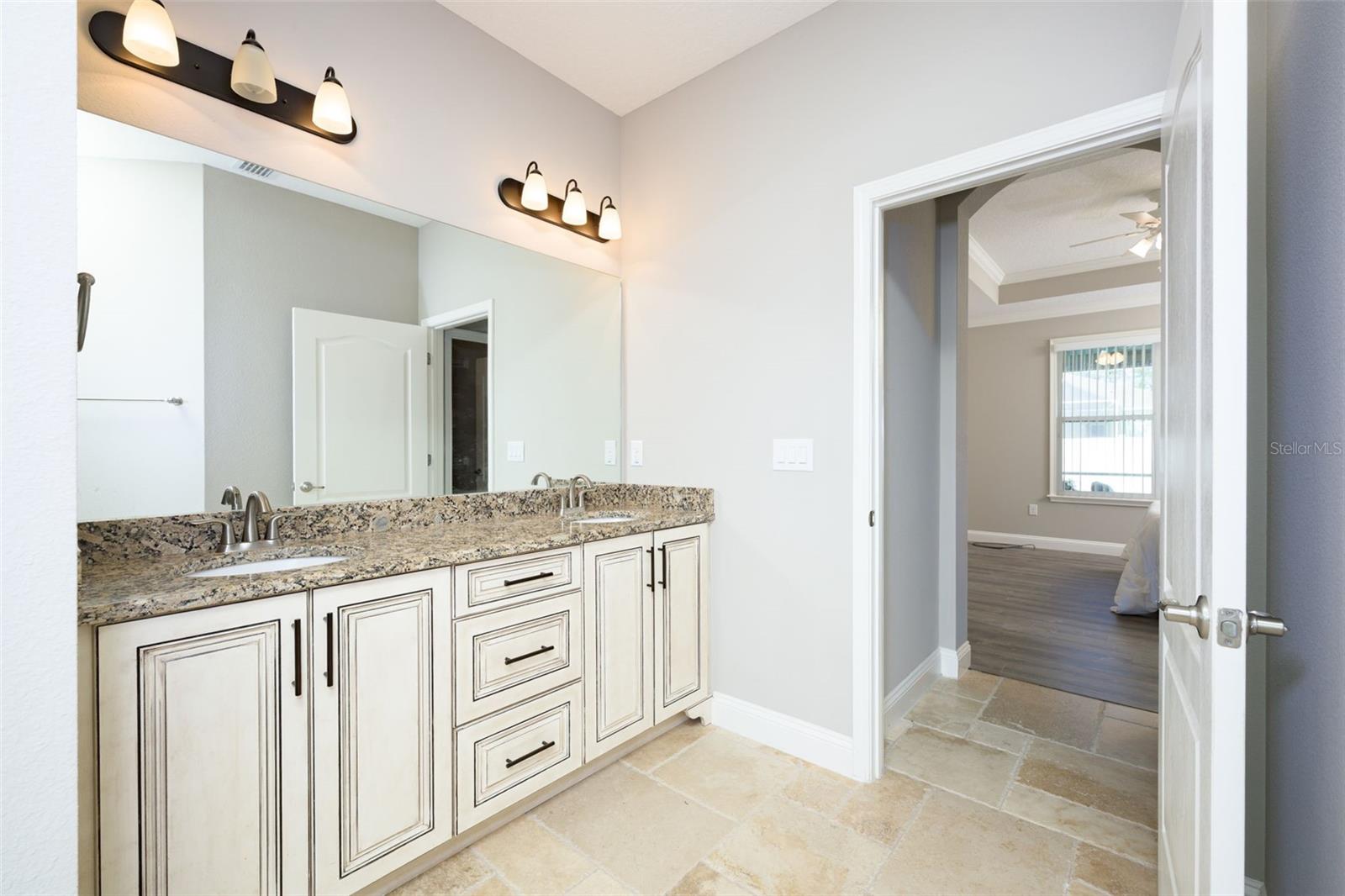 LAKE SUCCESS - Residential