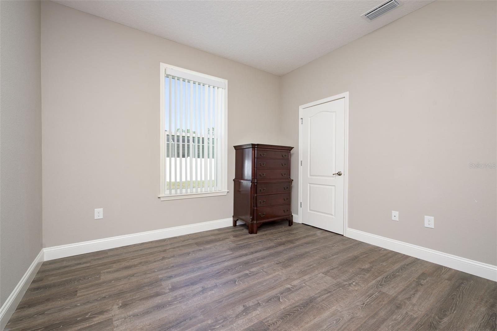 LAKE SUCCESS - Residential