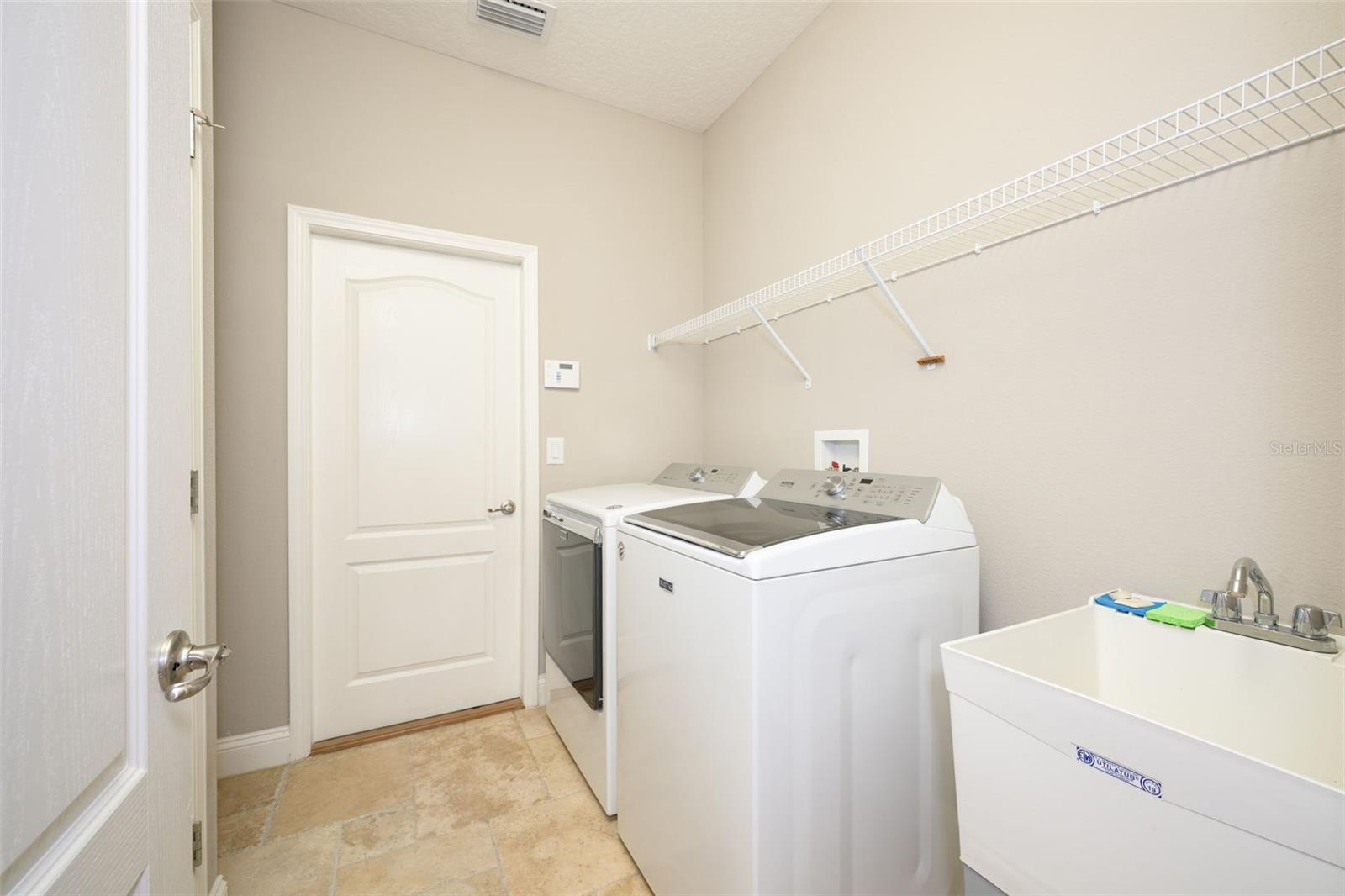 LAKE SUCCESS - Residential