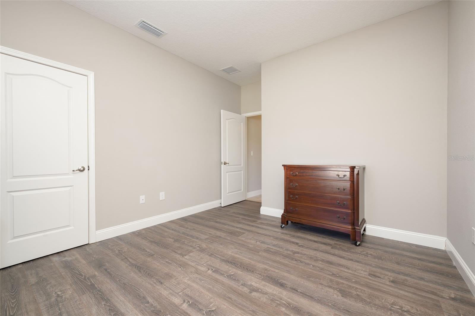 LAKE SUCCESS - Residential