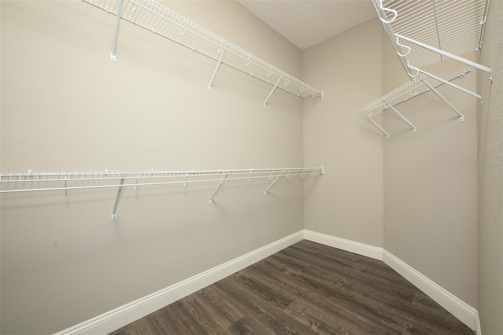 LAKE SUCCESS - Residential