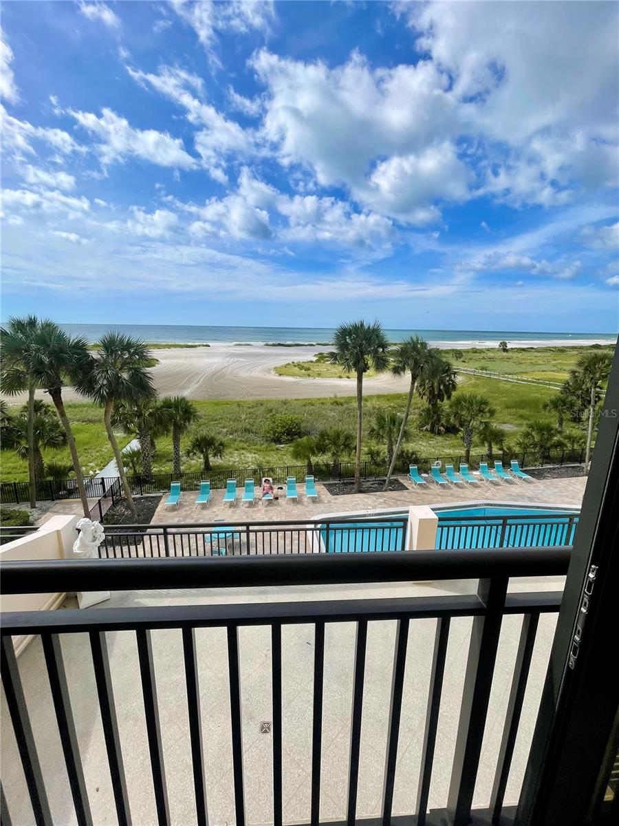 Welcome to Harbour Light Towers. Located directly on the Gulf!