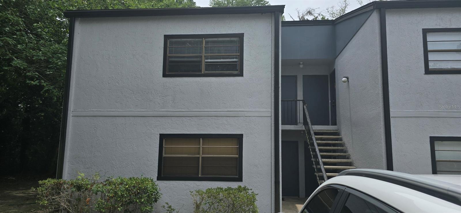 Conveniently located 1 bed, 1 bath apartment. Close to College of Central Florida, Paddock Mall, and SW College Road. Upstairs unit with balcony. Coin operated laundry room on-site.