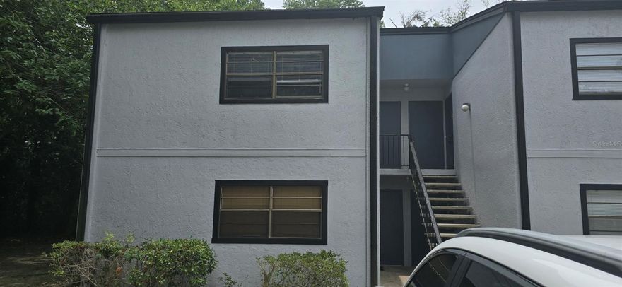 Conveniently located 1 bed, 1 bath apartment.  Close to College of Central Florida, Paddock Mall, and SW College Road.  Upstairs unit with balcony.  Coin operated laundry room on-site.