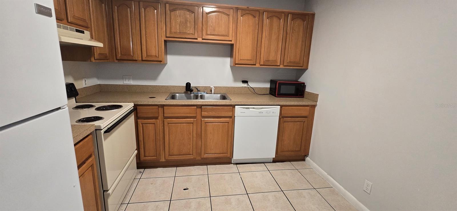COLLEGE PARK 2ND ADDITION - Residential Lease