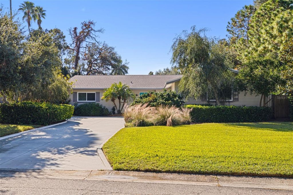 Photo of 236 58th Avenue S, St Petersburg, FL 33705 (MLS # TB8450304)