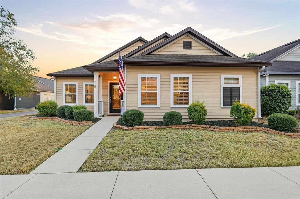 Photo of 7457 SW 81st Way, Gainesville, FL 32608 (MLS # GC537460)