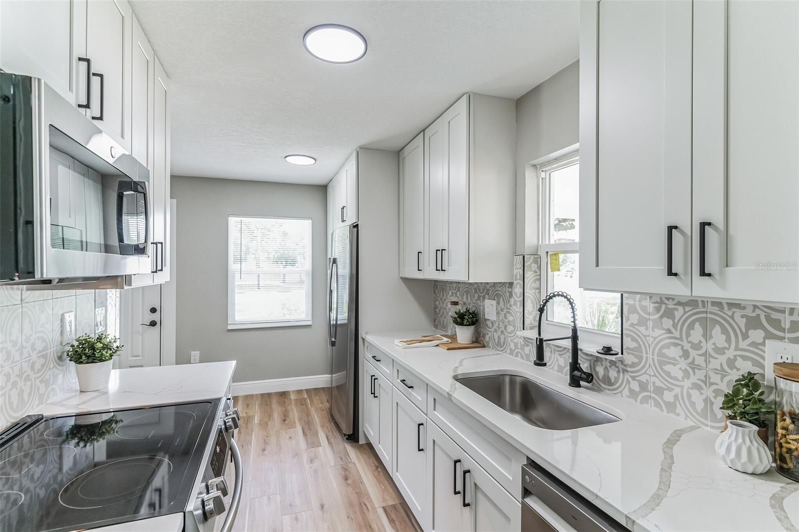 ACADEMY MANOR UNIT 01 - Residential