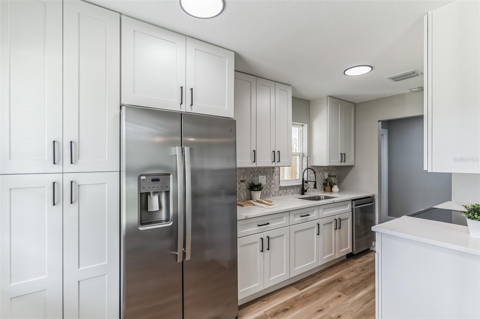 ACADEMY MANOR UNIT 01 - Residential