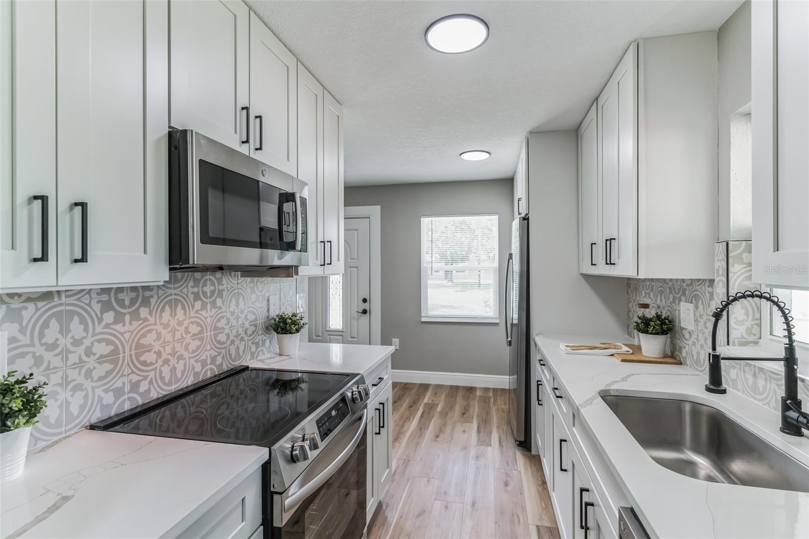 ACADEMY MANOR UNIT 01 - Residential