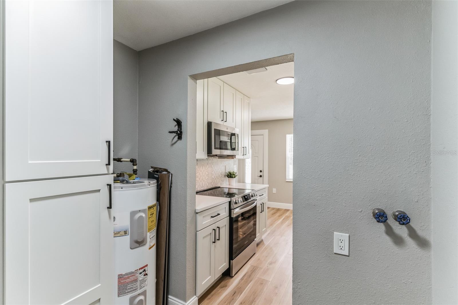 ACADEMY MANOR UNIT 01 - Residential