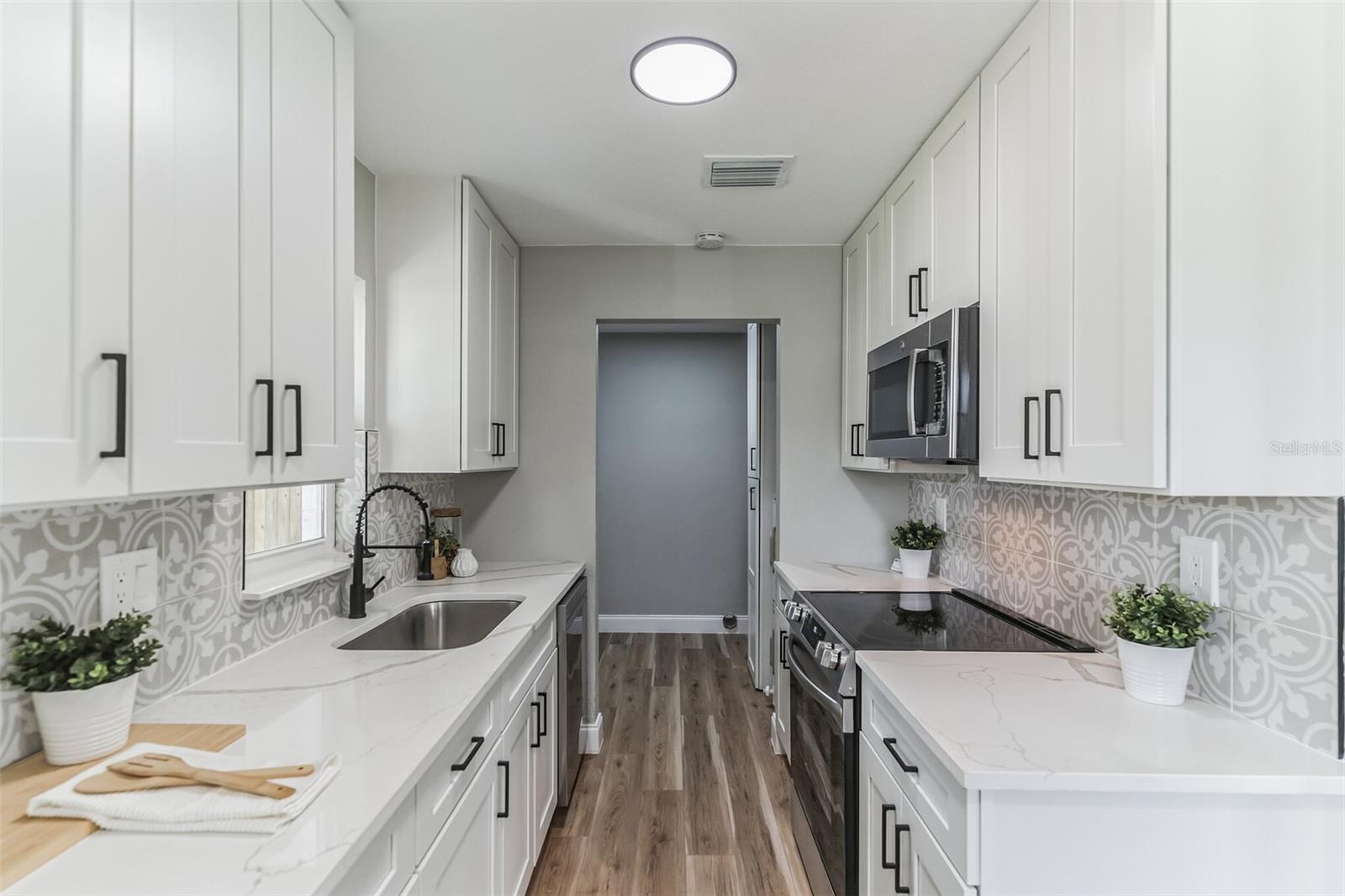 ACADEMY MANOR UNIT 01 - Residential