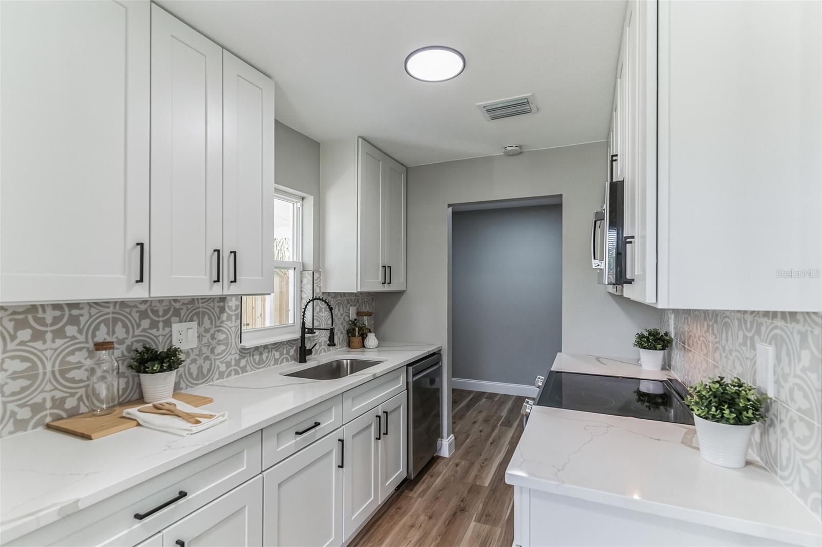 ACADEMY MANOR UNIT 01 - Residential