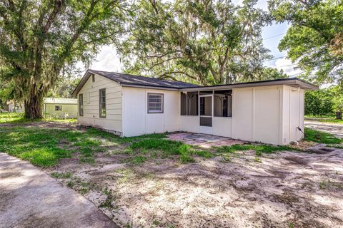 A home in AUBURNDALE