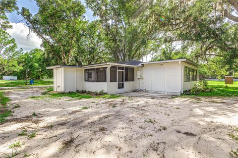 A home in AUBURNDALE