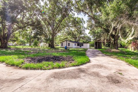 A home in AUBURNDALE