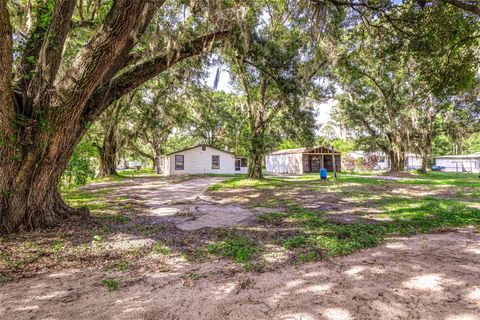 A home in AUBURNDALE