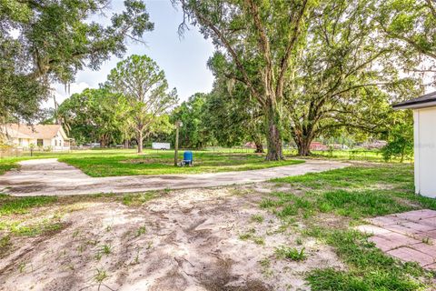 A home in AUBURNDALE