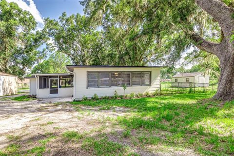 A home in AUBURNDALE