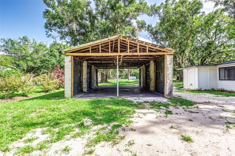 A home in AUBURNDALE