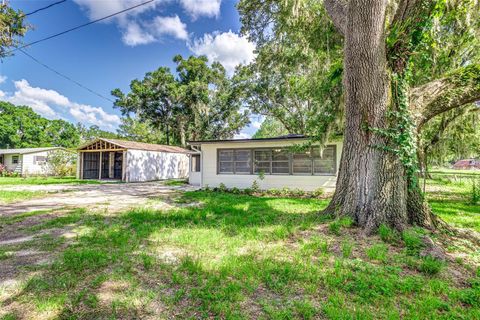 A home in AUBURNDALE