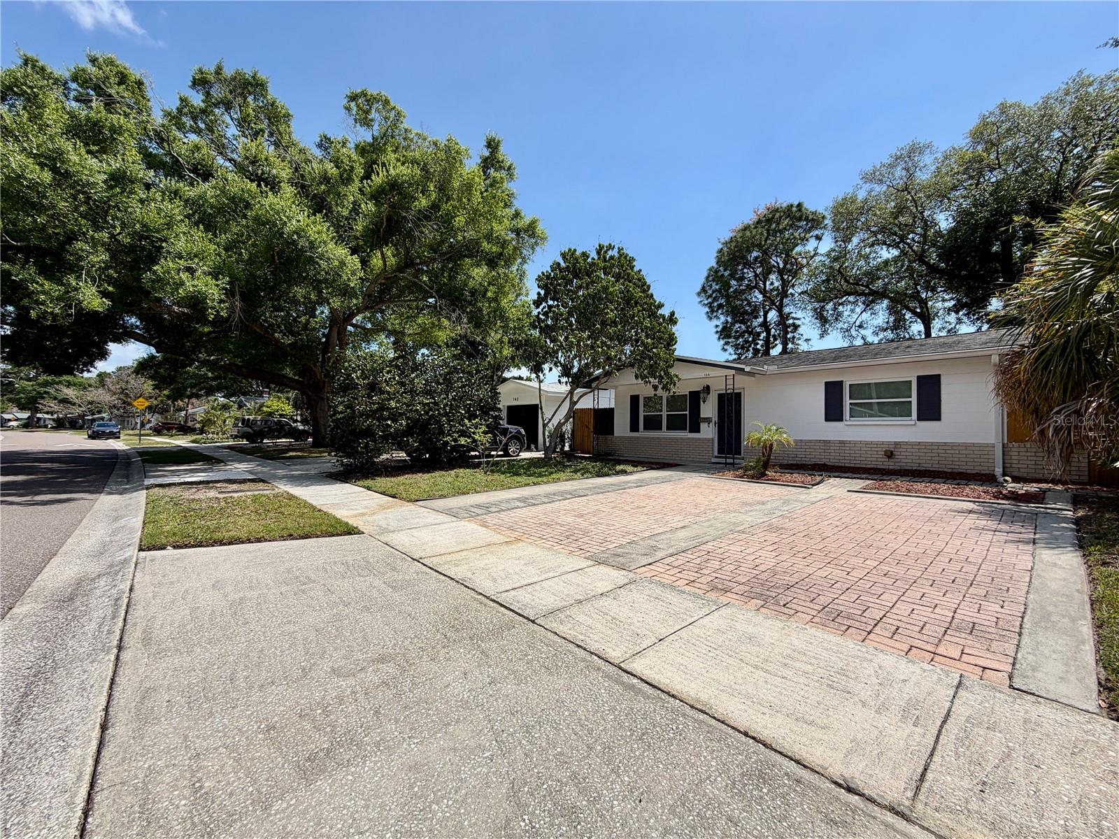 166 SW LINCOLN CIRCLE N